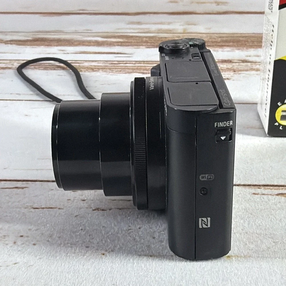 Sony DSC-HX99 18.2MP 4K Digital Camera For Parts Repair New Battery Charger